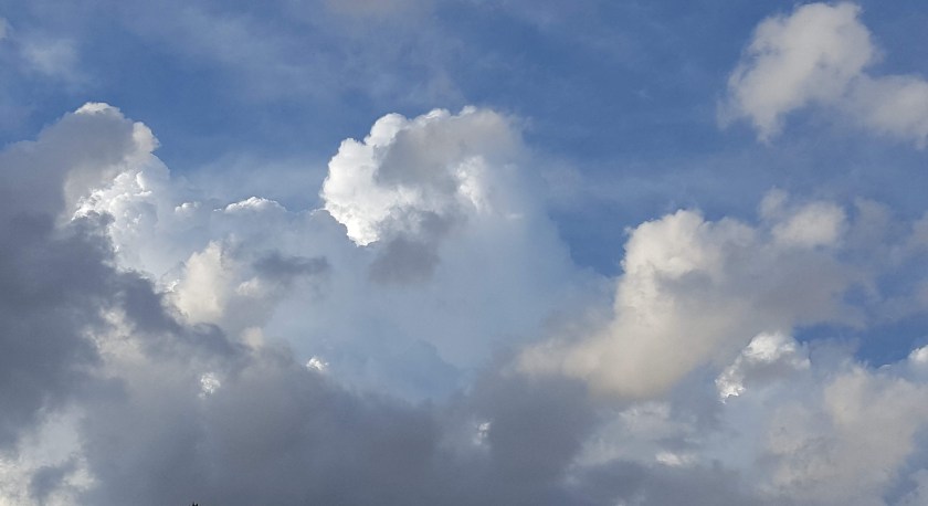 Clouds of summer w light and rain 2