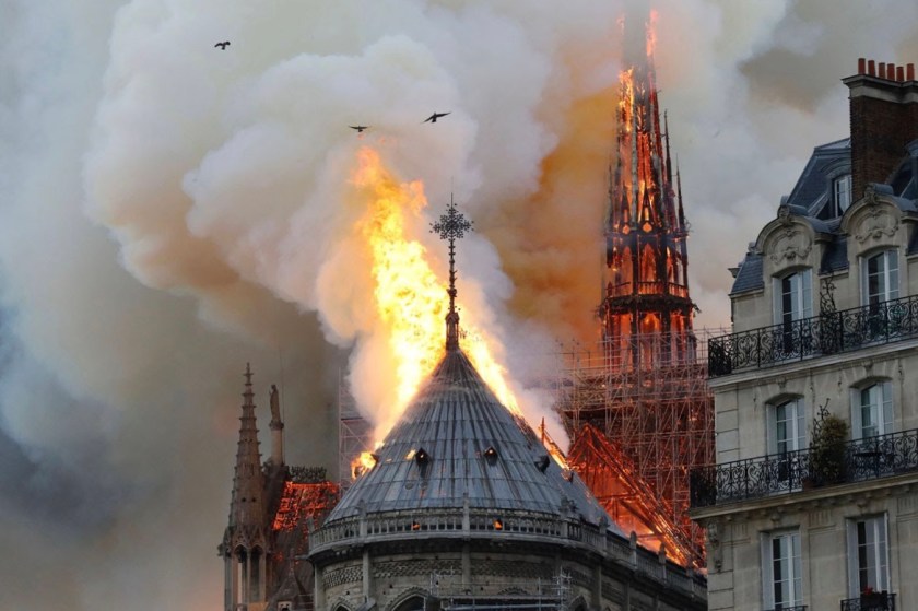 Notre Dame burning 4-19